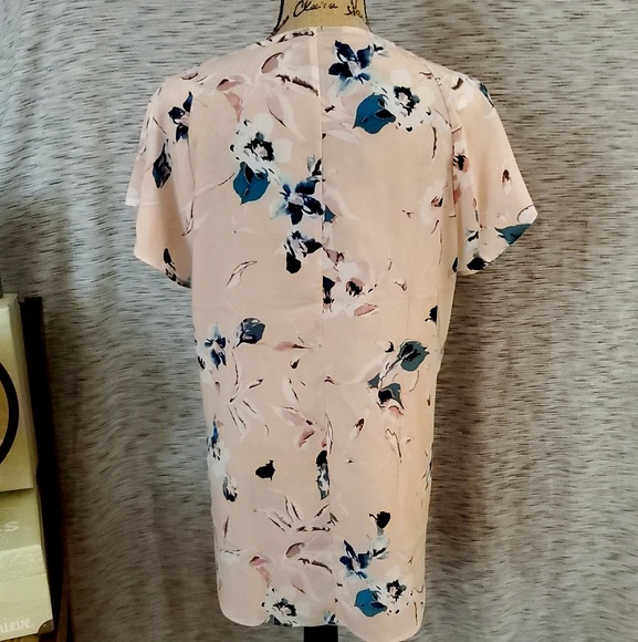 Lane Bryant Floral Ruffle-Front Top, Size 18, NWT - Picture 3 of 8